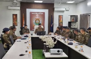 आईजी संजीव शुक्ला ने ली अपराध समीक्षा बैठक, अपराधियों पर सख्ती, पीड़ितों को त्वरित न्याय