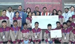 दिल्ली में आयोजित मॉडल यूथ ग्राम सभा में कोसमगुड़ा एकलव्य विद्यालय के युवाओं को मिला प्रथम पुरस्कार