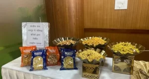 केन्द्रीय जेल रायपुर के बंदियों द्वारा निर्मित नमकीन उत्पादों का विधानसभा सदस्यों ने लिया आनंद