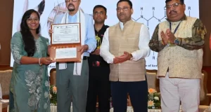 अपनी भावनाओं, दुख और खुशी को व्यक्त करने का सबसे सरल और सशक्त माध्यम हमारी मातृभाषा होती है : डेका