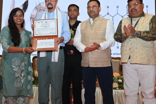 अपनी भावनाओं, दुख और खुशी को व्यक्त करने का सबसे सरल और सशक्त माध्यम हमारी मातृभाषा होती है : डेका