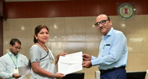 ई-ऑफिस में समयबद्ध कार्य करने और उपस्थिति में श्रेष्ठ प्रदर्शन करने वाले अधिकारी-कर्मचारियों को मुख्य सचिव ने किया सम्मानित