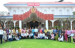 पहली बार महाविद्यालय के विद्यार्थियों ने किया लोकभवन का भ्रमण