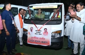 कबीरधाम में ‘दीदियों’ ने संभाली स्टीयरिंग, उपमुख्यमंत्री शर्मा बने पैसेंजर