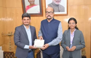 राज्यपाल डेका से यूनीसेफ के इमेजिन वेंचर के प्रथम भारतीय पुरस्कार विजेता ने की भेंट