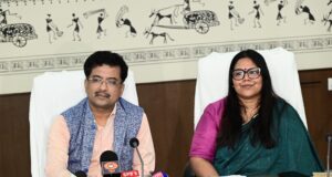 राज्य के चिन्हांकित 43 जनजातियों और उपजातियों की संस्कृति, परिधान और चित्रकला का प्रदर्शन