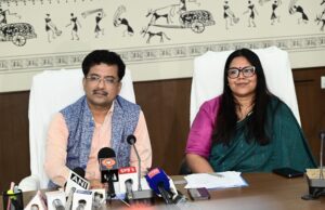 राज्य के चिन्हांकित 43 जनजातियों और उपजातियों की संस्कृति, परिधान और चित्रकला का प्रदर्शन