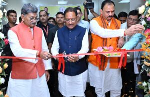 स्वास्थ्य के प्रति जागरूकता का संदेश: मुख्यमंत्री श्री विष्णुदेव साय ने विधानसभा परिसर में तीन दिवसीय स्वास्थ्य शिविर का किया शुभारंभ