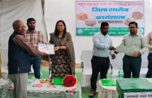 मधुमक्खी पालन से किसानों की आय में 20 से 25 प्रतिशत तक वृद्धि संभव