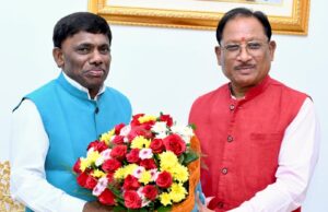 मुख्यमंत्री श्री विष्णु देव साय से गोवा के खेल एवं जनजातीय कल्याण मंत्री श्री रमेश तावड़कर की सौजन्य भेंट: जनजातीय कल्याण और खेल विकास को लेकर हुई सार्थक चर्चा