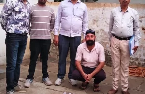 रिहायशी मकान से महाराष्ट्र निर्मित ‘संत्री’ शराब बरामद