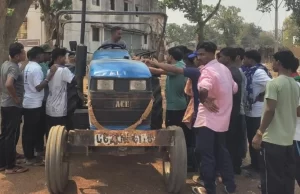 बंदूक छोड़ थामा ट्रैक्टर का स्टीयरिंग: नारायणपुर में आत्मसमर्पित नक्सलियों की नई पारी