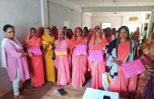 आंगनबाड़ी कार्यकर्ताओं को साड़ी वितरण तय मापदंड और पारदर्शी प्रक्रिया के तहत