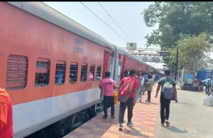 इस साल स्क्रैप की बिक्री से 6813.86 करोड़ रुपए की कमाई, पिछले 5 वर्षों में 168% की वृद्धि के साथ, रेलवे का गैर-किराया राजस्व लगभग 290 करोड़ रुपए से बढ़कर 777 करोड़ रुपए