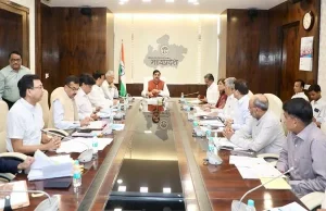 जनकल्याण के कामों में तेज़ी लायें, निरीक्षण करें, गांवों में करें रात्रि विश्राम : मुख्यमंत्री