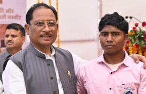 मुख्यमंत्री श्री विष्णु देव साय ने पुनर्वास केंद्र का किया अवलोकन, पुनर्वासितों से किया आत्मीय संवाद