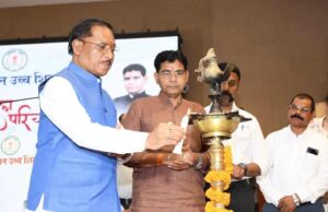 छत्तीसगढ़ को प्रगति और समृद्धि के नए आयामों तक ले जाने में युवा पीढ़ी की महत्वपूर्ण भूमिका – उच्च शिक्षा मंत्री श्री टंकराम वर्मा