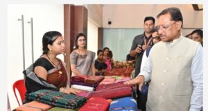 हाथ करघे से कमाई तक- ग्राम नारी की महिलाओं की सफलता का राज