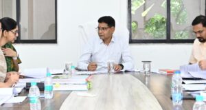 राजस्व कार्यों में ढिलाई पर सख्त:लंबित प्रकरणों के निपटारे और राजस्व वसूली में तेजी लाने मंत्री ने दिए निर्देश