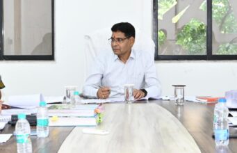 राजस्व कार्यों में ढिलाई पर सख्त:लंबित प्रकरणों के निपटारे और राजस्व वसूली में तेजी लाने मंत्री ने दिए निर्देश
