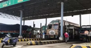 जशपुर में मौसम का कहर: बिजली गिरने से टोल सिस्टम ठप