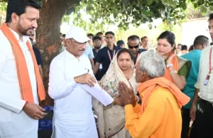 कटहल–गुलमोहर की छांव में सजी चौपाल, मुख्यमंत्री ने सरोधी में सुनी जनता की आवाज