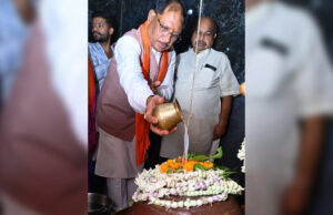 मुख्यमंत्री ने हाटकेश्वर महादेव मंदिर में पूजा-अर्चना कर प्रदेशवासियों के सुख समृद्धि की कामना की