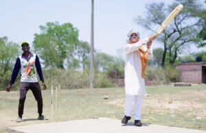 जब मुख्यमंत्री उतरे मैदान में: सुशासन तिहार में बच्चों संग खेला क्रिकेट, बढ़ाया हौसला