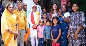 एक ग्रामीण का न्योता, मुख्यमंत्री का अपनापन – प्रधानमंत्री आवास से साकार हुआ सपना, मुख्यमंत्री ने कराया गृह प्रवेश