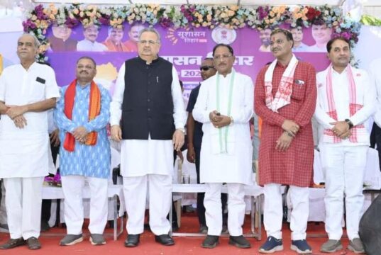 मुख्यमंत्री श्री विष्णु देव साय सुशासन तिहार अंतर्गत राजनांदगांव में आयोजित जनसमस्या निवारण शिविर में हुए शामिल
