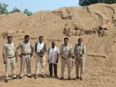 गोबरानवापारा में रेत के अवैध उत्खनन-भण्डारण पर खनिज विभाग की बड़ी कार्रवाई, 2 पोकलेन जब्त-सील