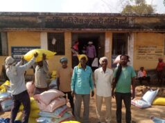 सहकारी समितियों में नियमित रूप से किया जा रहा है खाद, बीज का वितरण
