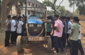 साइकिल न छूने वाले अब सीख रहे ट्रैक्टर चलाना और मरम्मत
