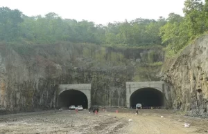 पहाड़ी क्षेत्र में यात्रा सुगम बनाने के लिए तीन सुरंगें, घाटों से होकर सुरक्षित यात्रा की ओर