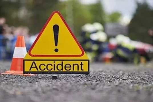 पर्यटकों की गाड़ी हादसे का शिकार, छह लोगों की गई जान