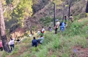 हिमाचल में बोलेरो अनियंत्रित होकर खाई में गिरी, सात ने तोड़ा दम