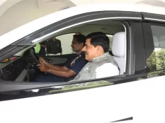 अब ईवी से करेंगे यात्रा, मुख्यमंत्री ने निवास से स्टेट हैंगर तक ईवी से की यात्रा