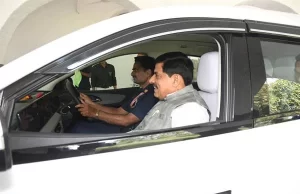 अब ईवी से करेंगे यात्रा, मुख्यमंत्री ने निवास से स्टेट हैंगर तक ईवी से की यात्रा