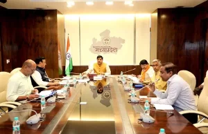 मेट्रो रेल यात्रियों की संख्या बढ़ाने के लिए पर्यटन विभाग का लें सहयोग : मुख्यमंत्री