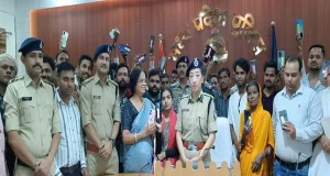 एक माह में 1 हजार 136 गुम एवं चोरी हुए मोबाइल बरामद, 2 करोड़ 18 लाख रुपये से अधिक की संपत्ति नागरिकों को लौटाई