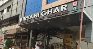 बिरयानी घर में पहुंची निगम की टीम, गंदगी मिलने, सूखा व गीला कचरा पर होटल संचालक पर जुर्माना
