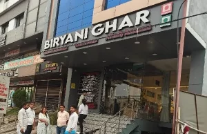 बिरयानी घर में पहुंची निगम की टीम, गंदगी मिलने, सूखा व गीला कचरा पर होटल संचालक पर जुर्माना