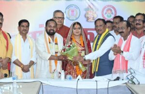 बेमेतरा में सामूहिक विवाह समारोह में शामिल हुए मुख्यमंत्री, नवदंपतियों को दिया आशीर्वाद