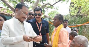 उड़िया भाषा में लिखित पंजी, पुराण, पंचांग सहित कई महत्वपूर्ण ग्रंथ पीढ़ियों से परिवारों में सुरक्षित