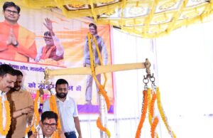 जन्मदिवस पर मौसमी फलों और लड्डू से तौले गए वित्त मंत्री श्री ओपी चौधरी