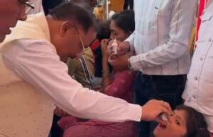 चंद्रनाहू कुर्मी-क्षत्रिय समाज के केंद्रीय अधिवेशन में मुख्यमंत्री ने बच्चों को कराया स्वर्णप्राशन