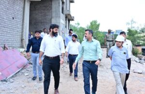 निर्माणाधीन जगदेव राम उरांव कल्याण आश्रम चिकित्सालय का प्रभारी सचिव श्री अंकित आनंद ने किया निरीक्षण