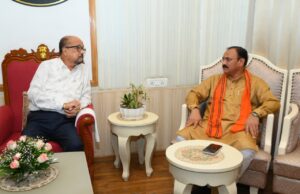 राज्यपाल श्री डेका से स्वास्थ्य एवं परिवार कल्याण मंत्री श्री जायसवाल ने की भेंट