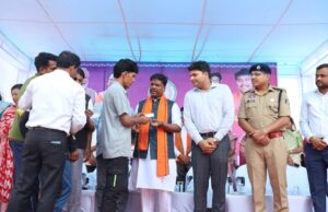 वन मंत्री श्री केदार कश्यप ने बीजापुर जिले को 18 करोड़ रुपए से अधिक के विकास कार्यों की दी सौगात