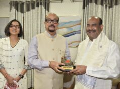 राज्यपाल श्री रमेन डेका ने किया लोकसभा अध्यक्ष श्री बिड़ला का आत्मीय स्वागत